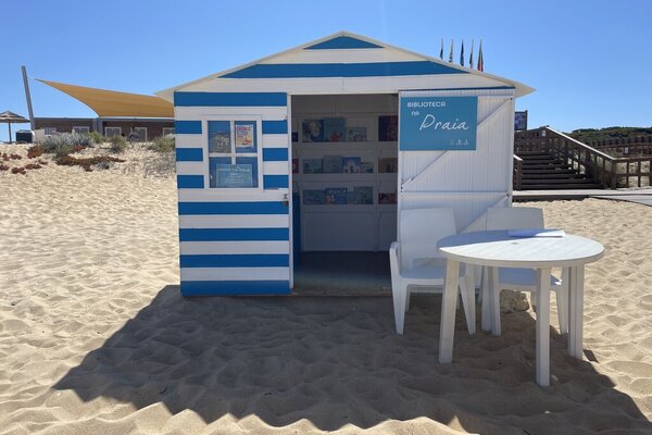biblioteca_na_praia_1_1024_2500