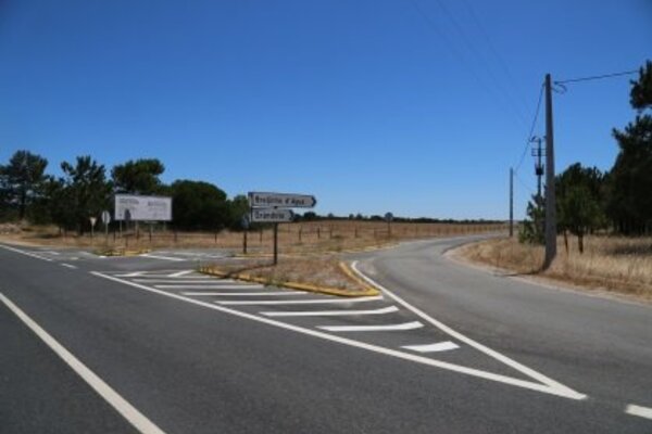 sinaliza__o_horizontal_e_vertical_da_estrada_de_vale_coelheiros___pinheiro_da_cruz_ii