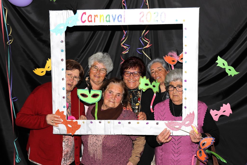 Os Programas de Envelhecimento Ativo do Município de Grândola celebram o Carnaval com atividades ...