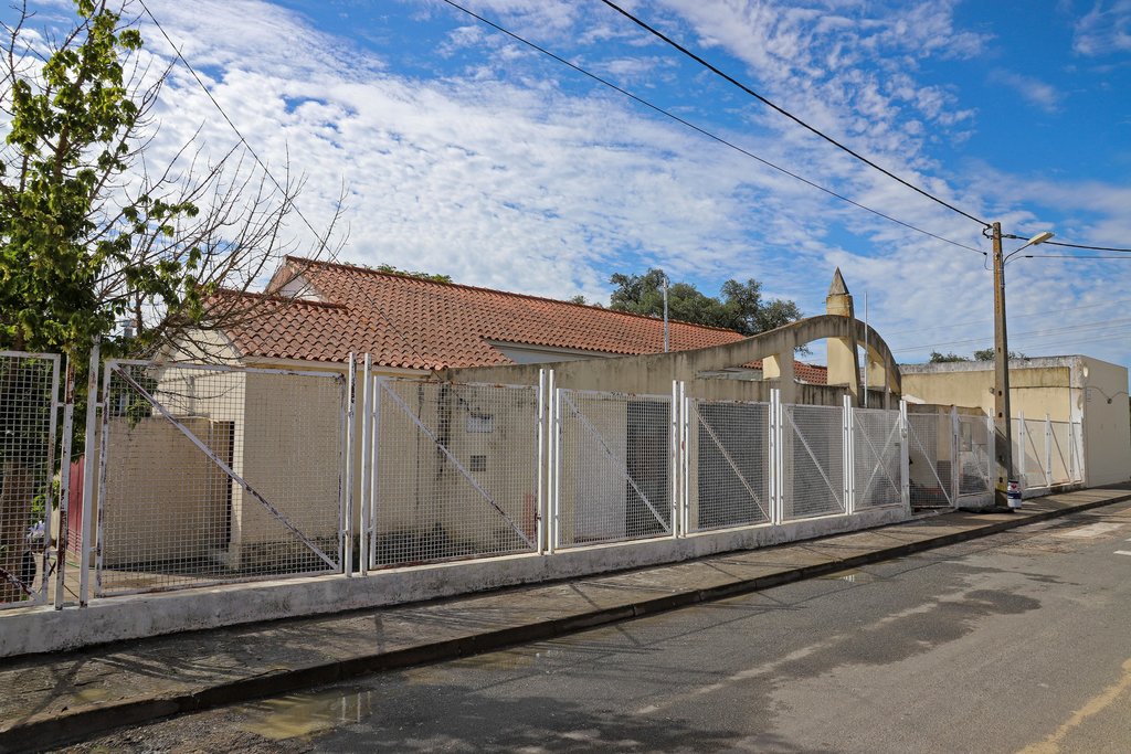 Câmara iniciou obras de requalificação da Escola da Aldeia N. S. Lourenço - Canal Caveira