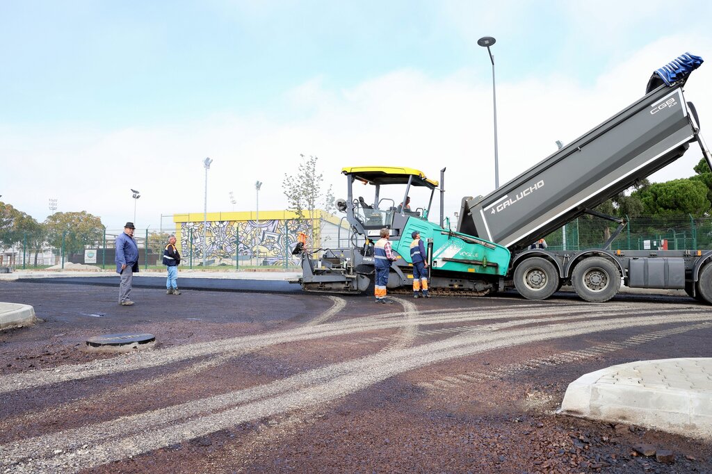 Obra de construção do estacionamento junto ao Parque Desportivo foi retomada