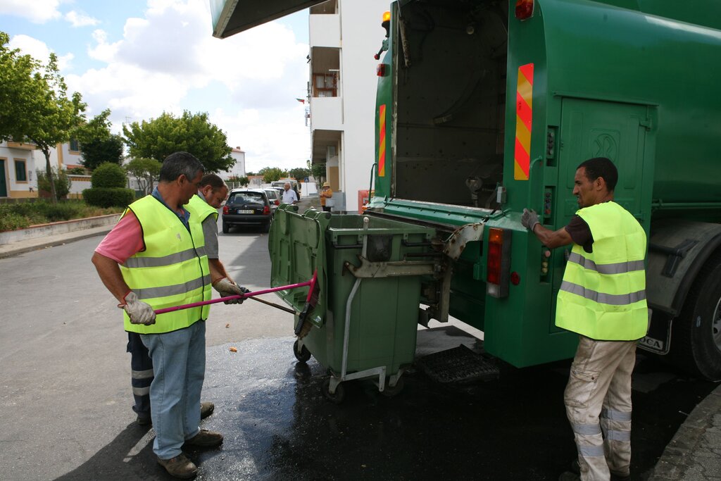 Grândola mais limpa - O Município está a proceder à lavagem e desinfeção dos contentores do lixo