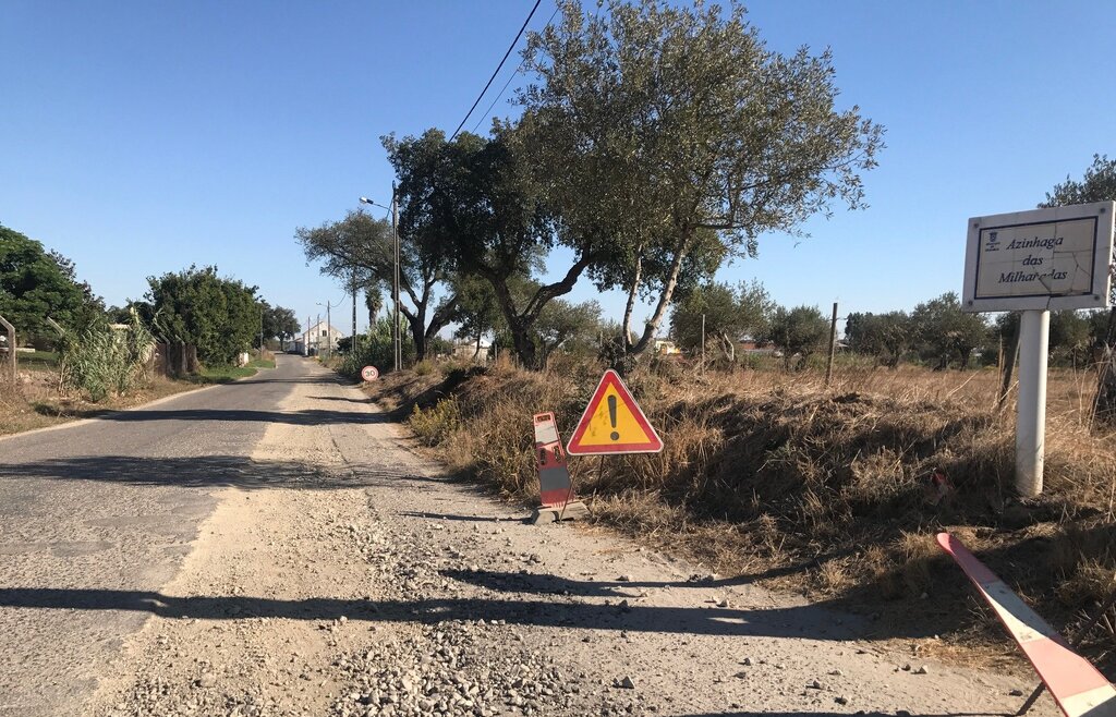 Já iniciou a construção da Rede de Esgotos na Azinhaga das Milharadas