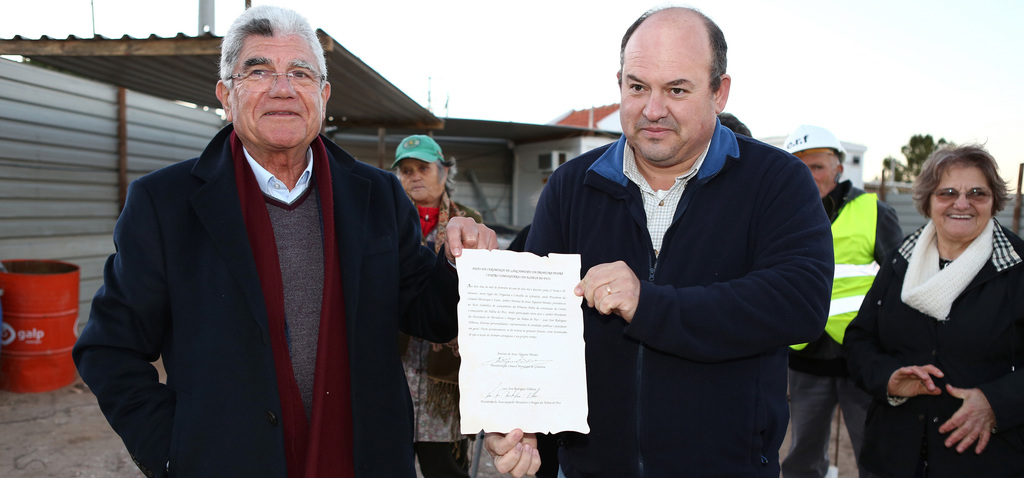 Câmara e Associação de Moradores lançaram a 1ª pedra do Centro Comunitário da Aldeia do Pico