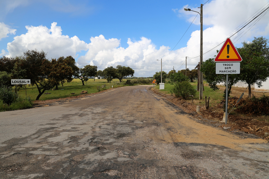 Municípios de Grândola e Santiago do Cacém requalificam estrada entre Faleiros e Lousal