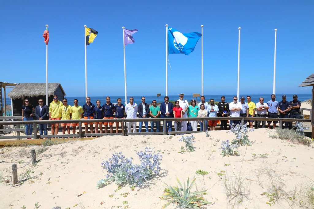 Cerimónia do hastear da Bandeira Azul nas praias de Grândola 